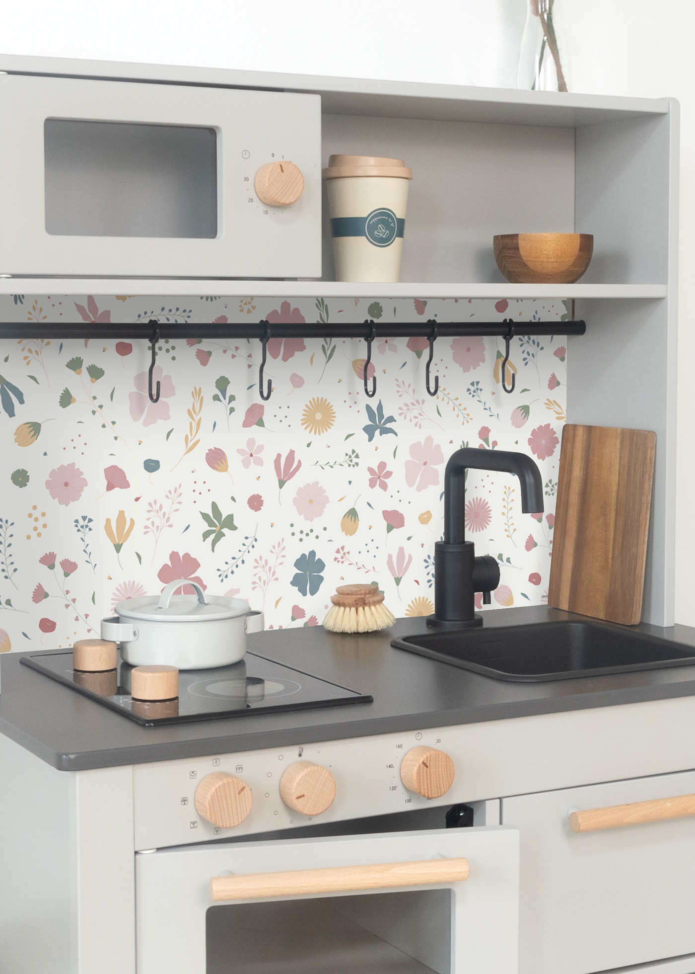 Kinderküchenfolie mit Blumendesign Selbstklebende Möbelfolie mit romantischen Blumenmustern für die SILLTRUT-Küche.