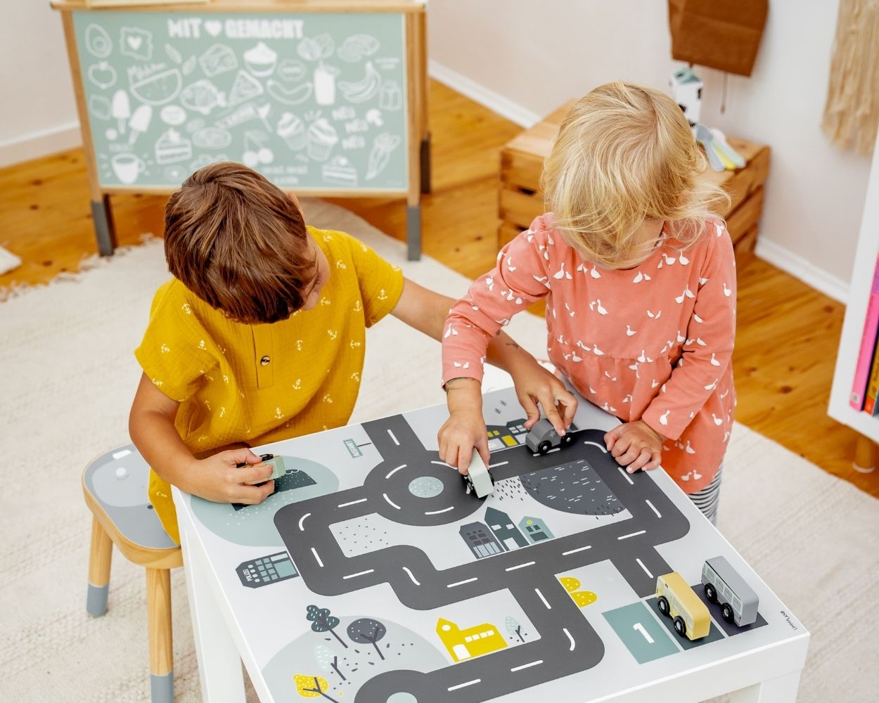 Kindertisch Auto und Straße Kindertisch Auto und Straße