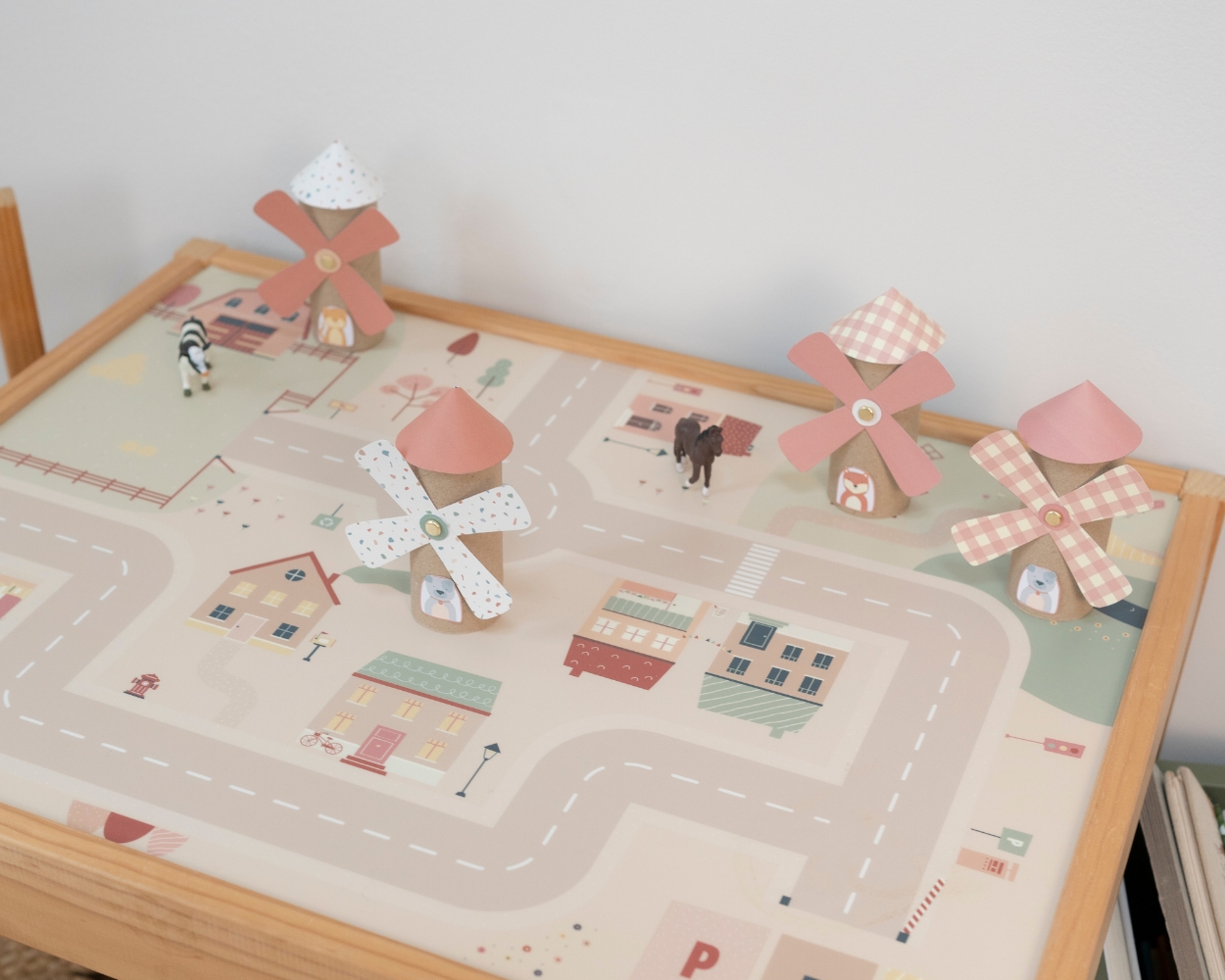 Windmühlen basteln mit Klopapierrollen Windmühlen basteln mit Klopapierrollen