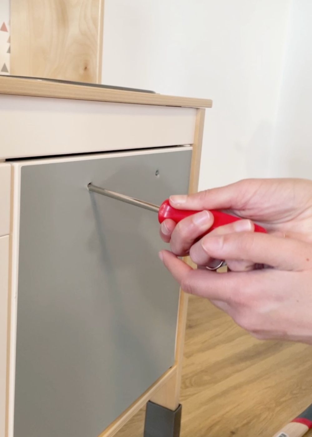 Kinderküche Griffe montieren Kinderküche Griffe montieren