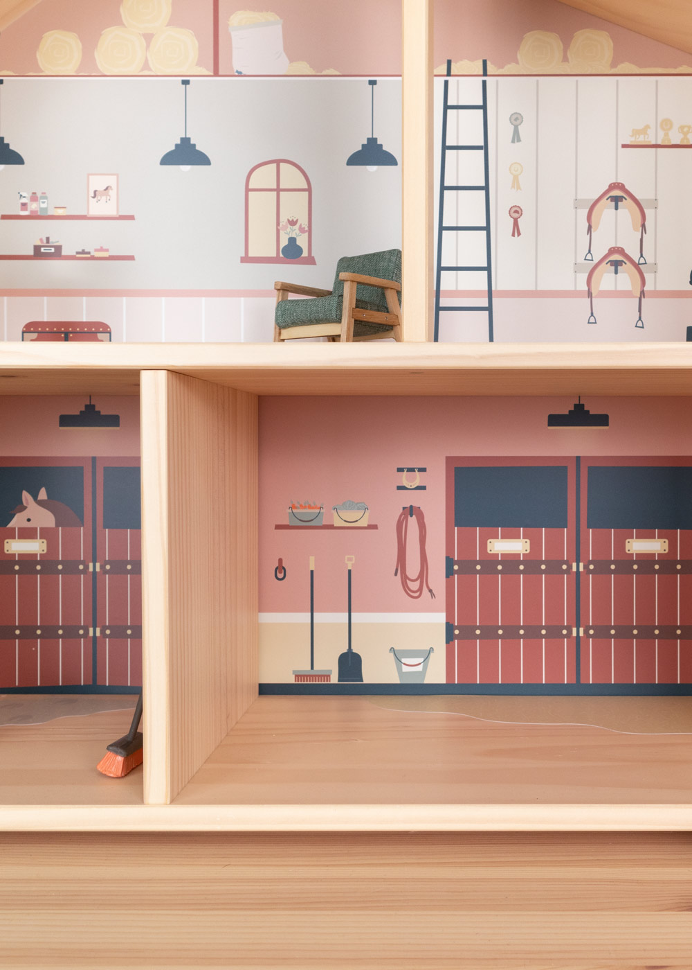 Puppenhaus von Ikea mit Limmaland Klebefolie mit Pferdestall Motiv verschönern