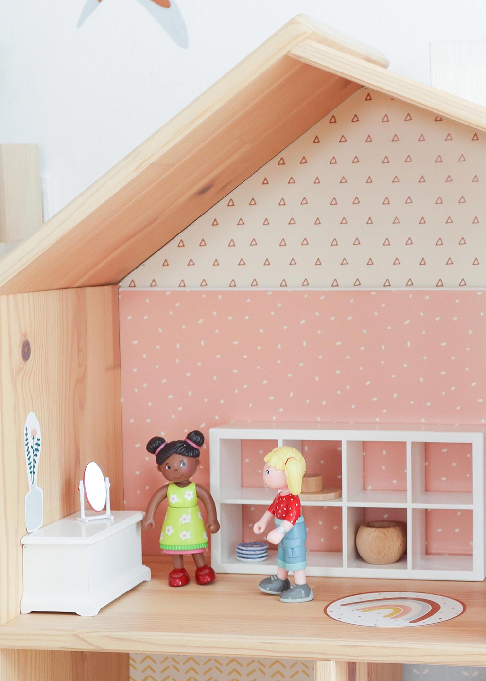 Ikea Flisat Puppenhaus Tapete Lille Stuba rosa camel Teilansicht