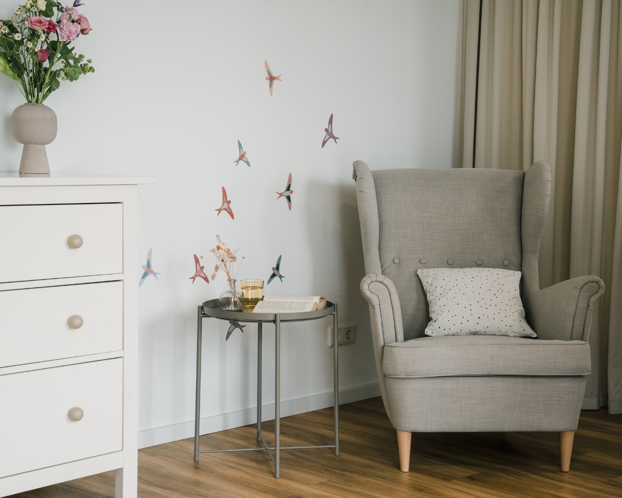 Stillsessel zum Stillen des Babys im Babyzimmer
