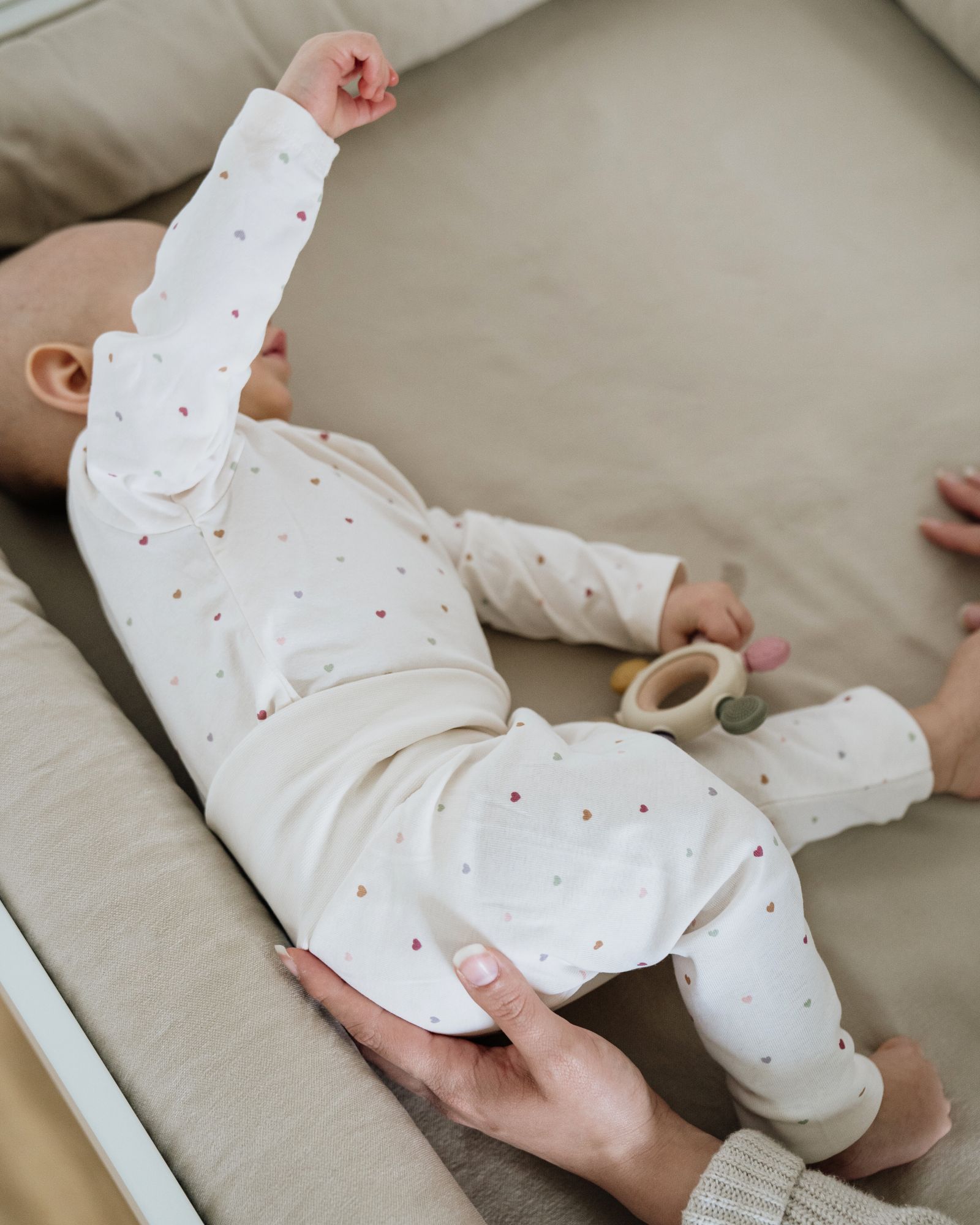 Baby Pyjama, Babyonesie, Punkte Muster, Weiß, Babys Schlafanzug