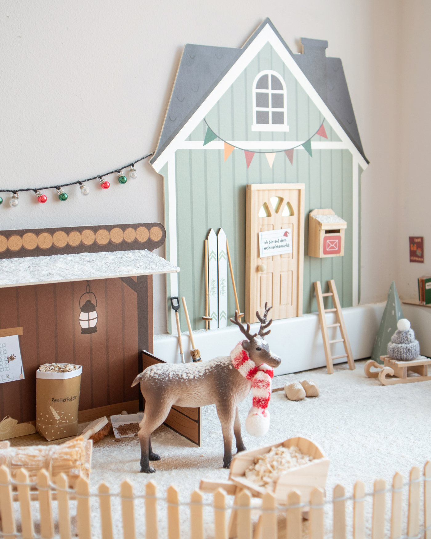 Weihnachtsdorf, Rentier, Schlitten, Holzspielzeug, Miniaturdorf