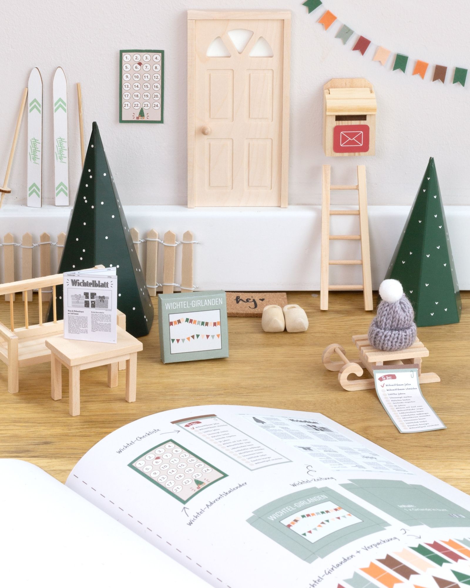 Holzspielzeug, Miniaturhaus, Weihnachtsdeko, Puppenhaus, Ski-Deko