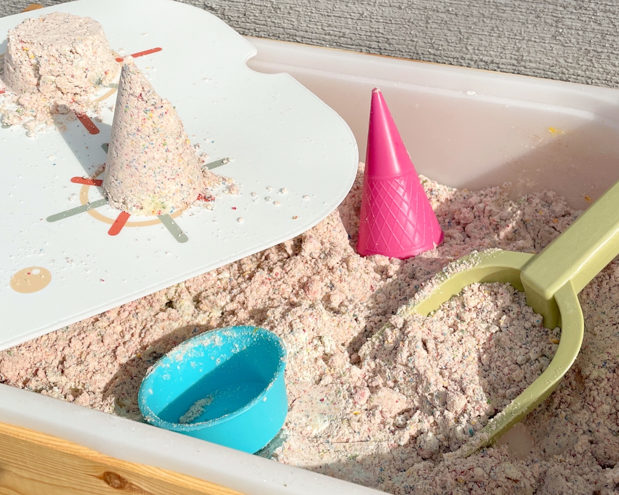 Bunten Zaubersand herstellen für die Matschküche Bunten Zaubersand herstellen für die Matschküche