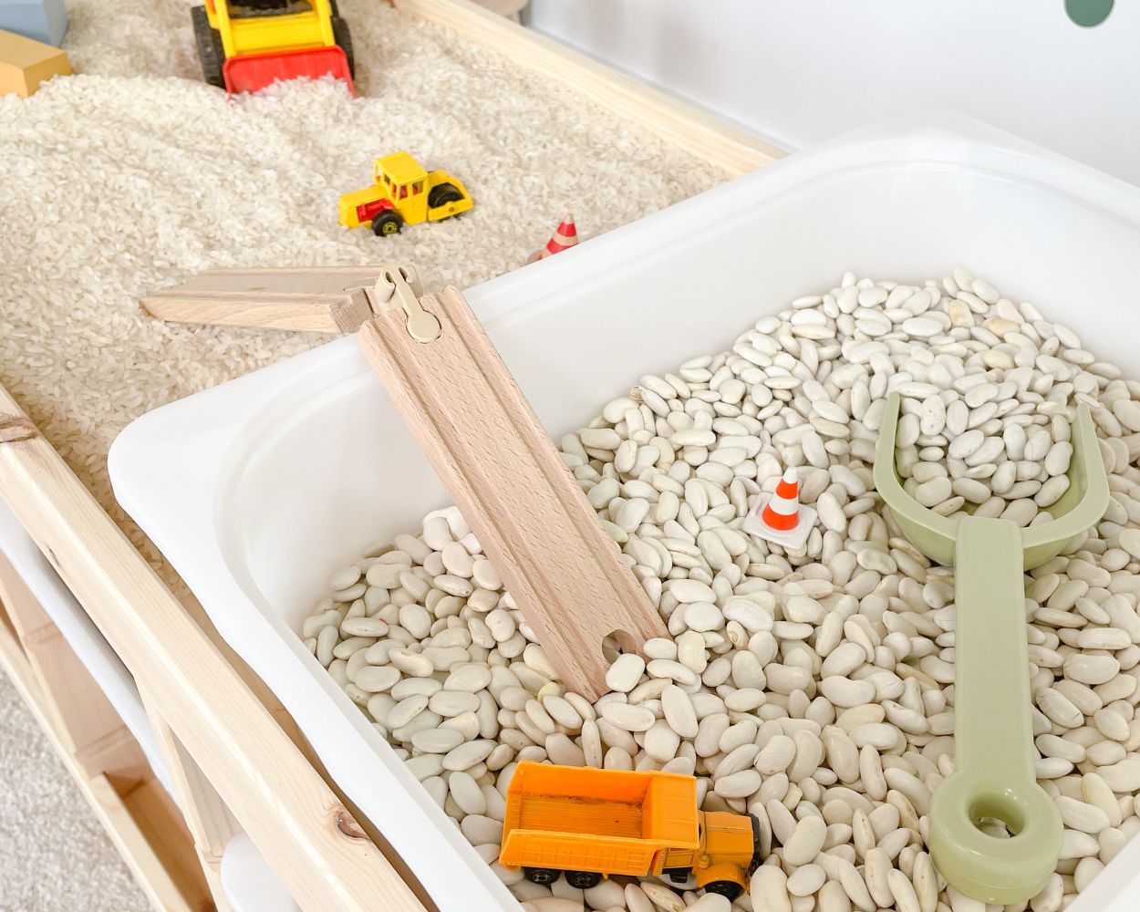 Sinnestisch mit IKEA Boxen Sinnestisch mit IKEA Boxen