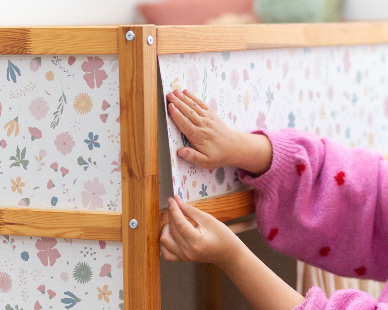 Passgenaue Klebefolie für das KURA Hochbett