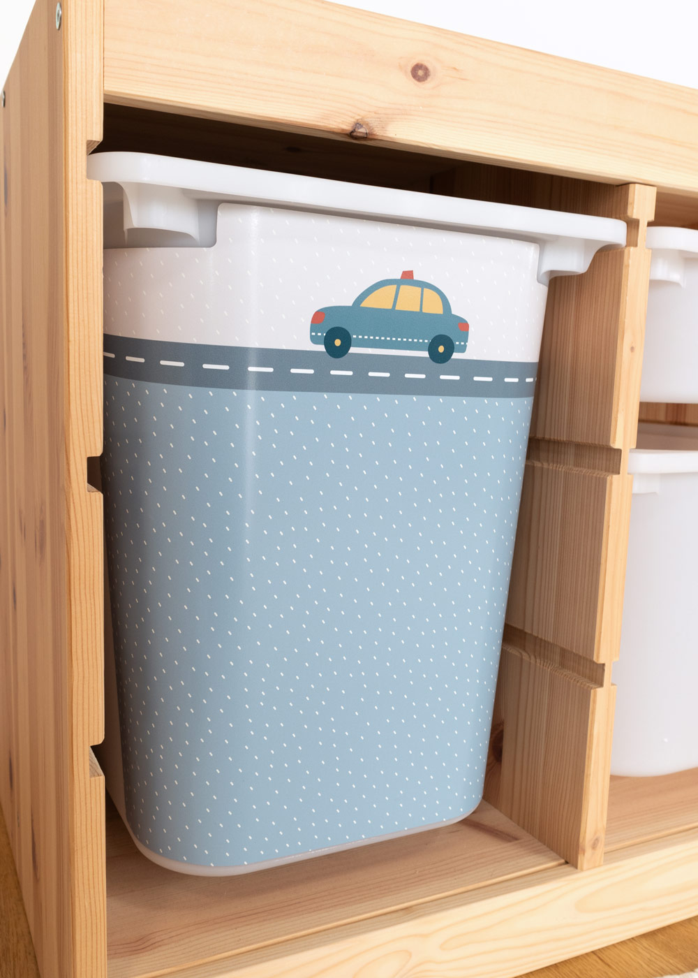 Trofast Ikea Aufbewahrungsboxen mit Limmaland Klebefolie mit Automotiven verschönern
