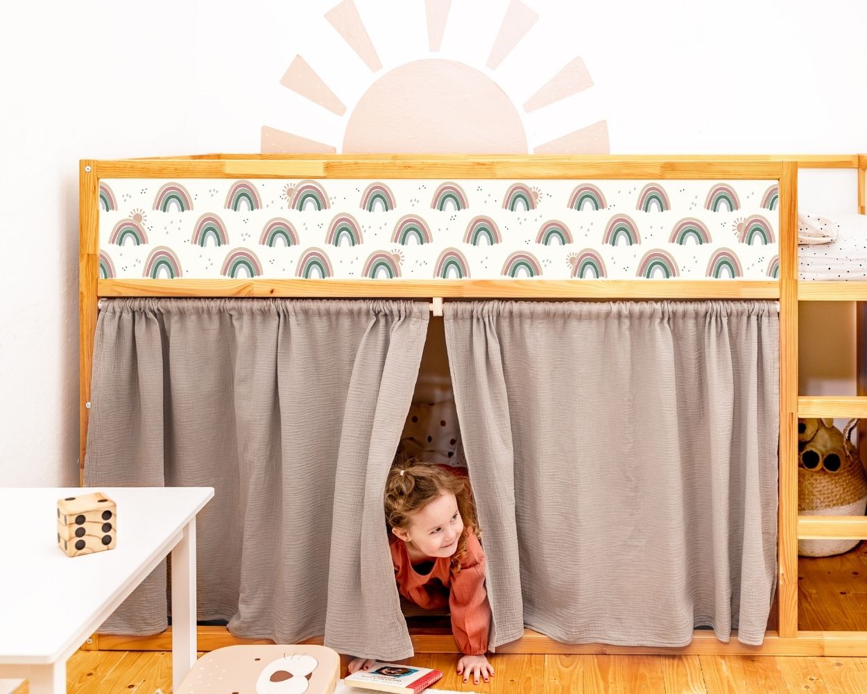 Kinderzimmer mit Kura Hack und Gardine Kinderzimmer mit Kura Hack und Gardine