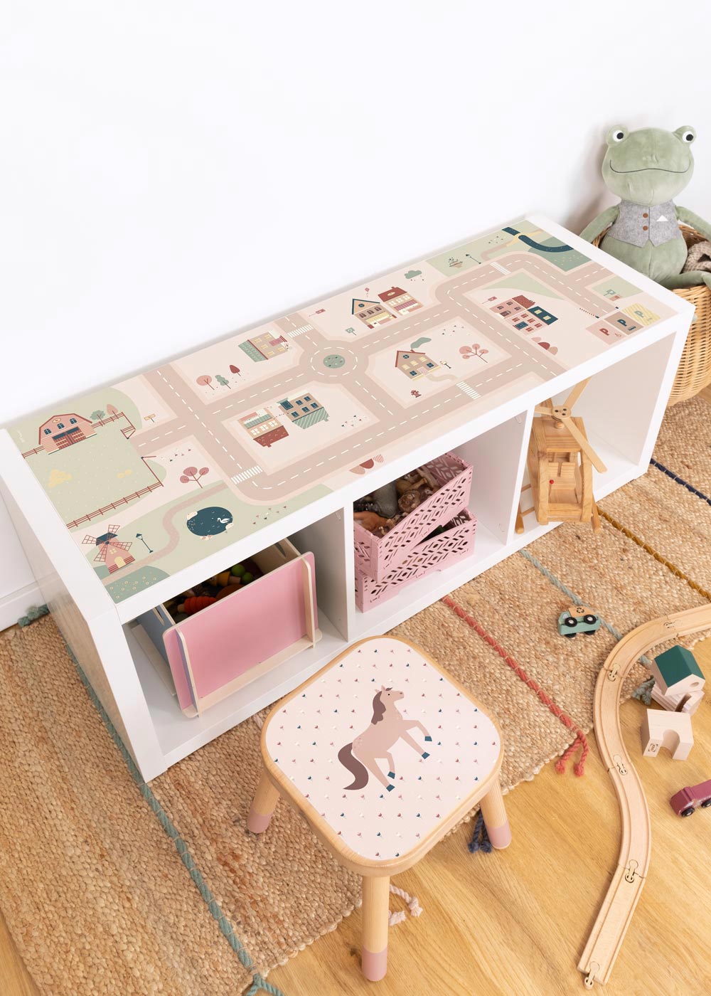 Ikea Kallax Regal mit Klebefolie Spielstraße Ikea Kallax Regal mit Klebefolie Spielstraße