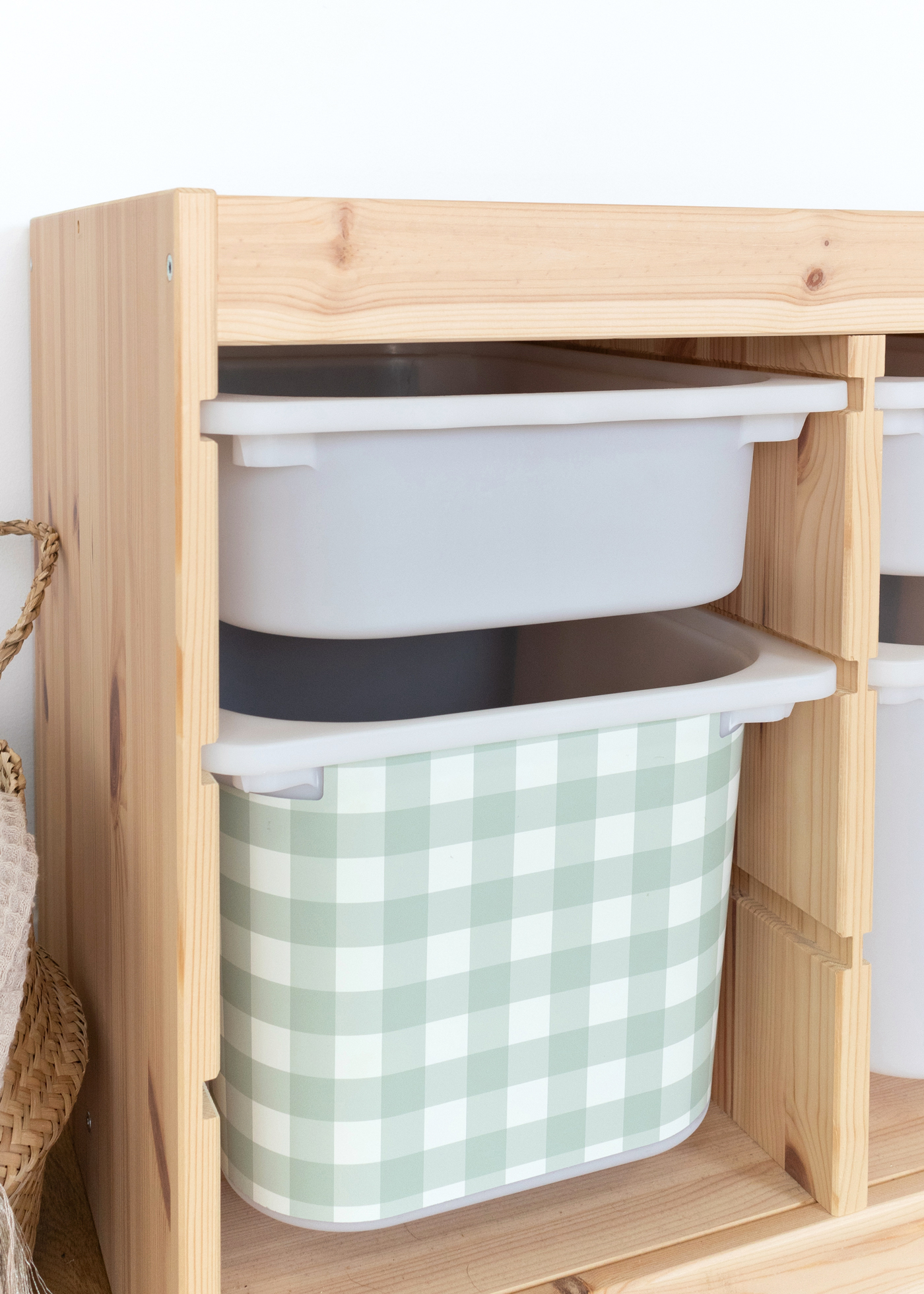 Selbstklebendes Karomuster für IKEA TROFAST Boxen IKEA TROFAST Boxen mit buntem Karomuster