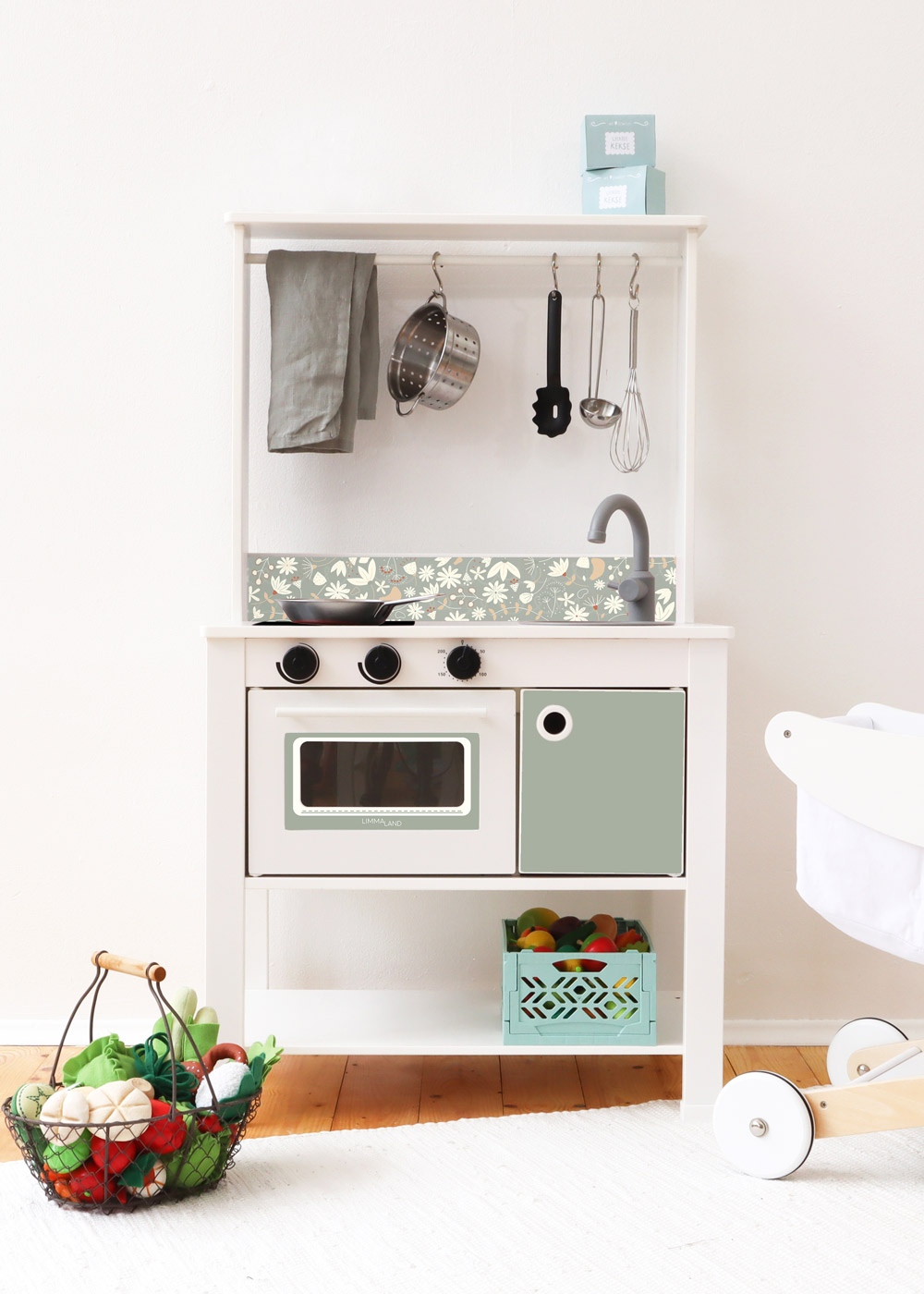 klebefolie ikea spisig kinderkueche blumig eukalyptus 1