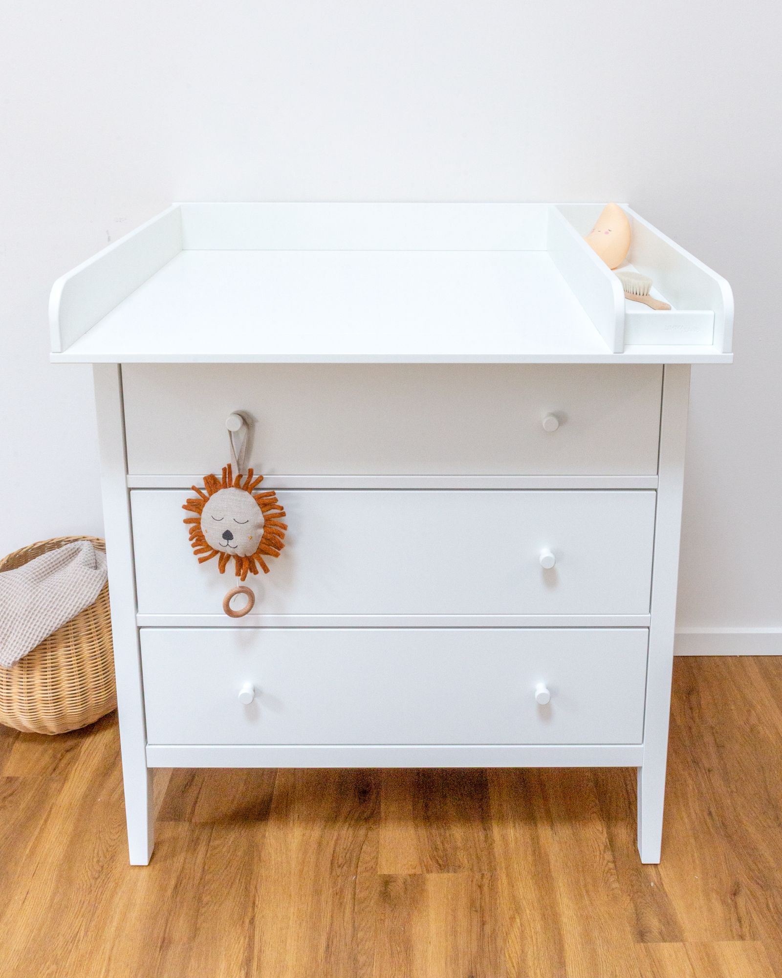 baby changing table, weisses kommode, holzmöbel, schubladeneinheit, kinderzimmer-deko