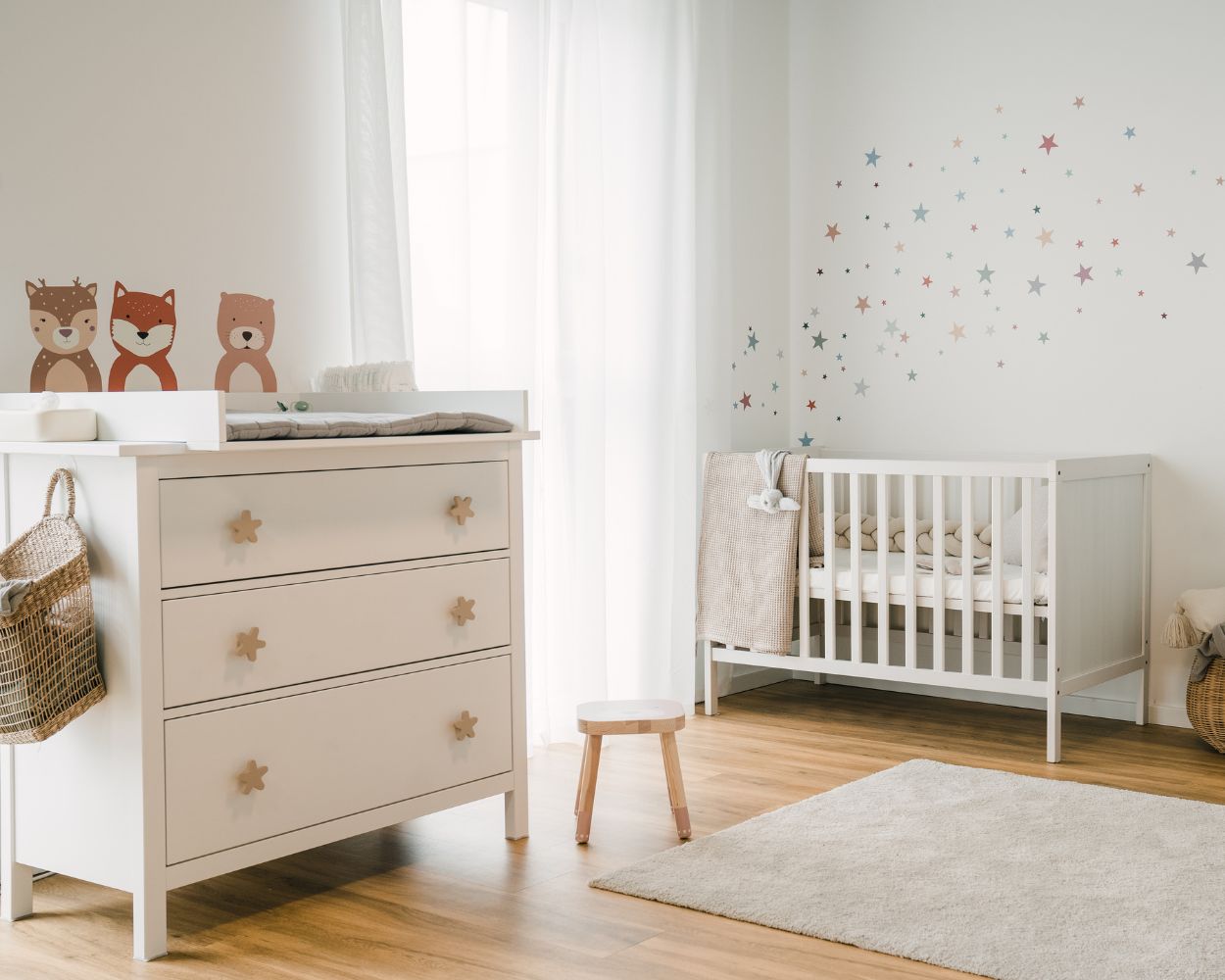 Wickeltisch im Babyzimmer einrichten und organisieren Wickeltisch im Babyzimmer einrichten und organisieren