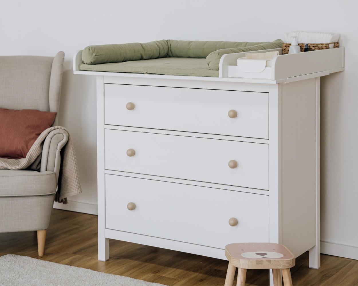 Wickelkommode Babyzimmer mit Wickelaufsatz Wickelkommode Babyzimmer mit Wickelaufsatz