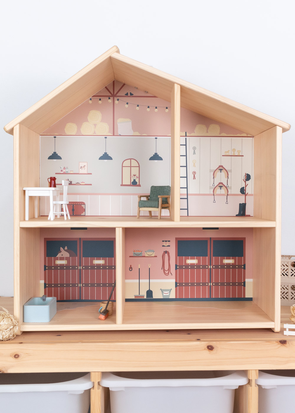 Puppenhaus von Ikea mit Limmaland Klebefolie mit Pferdestall Motiv verschönern