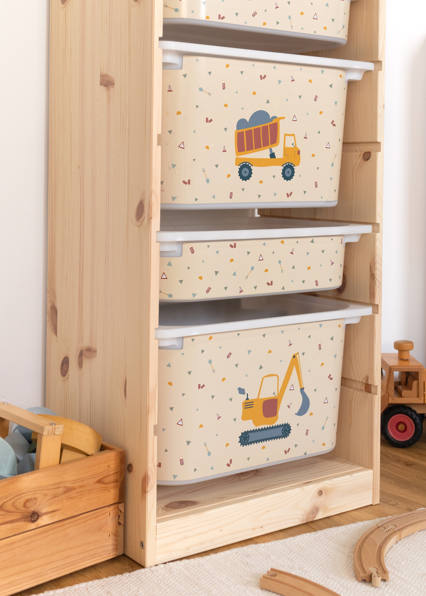 Kran-Motiv auf Kinderaufbewahrungsbox im TROFAST Regal