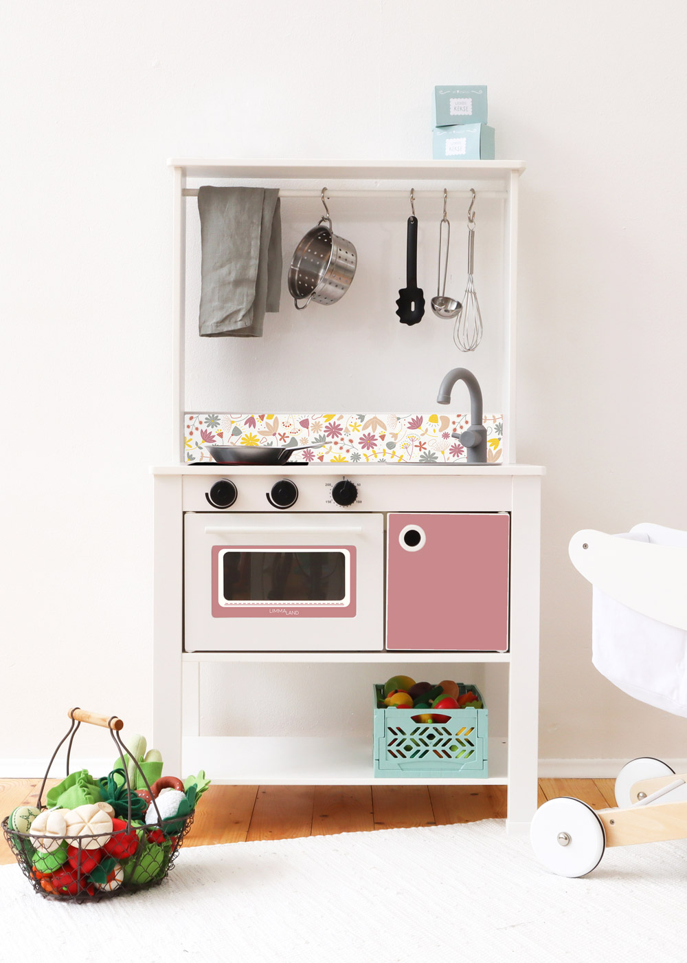 klebefolie ikea spisig kinderkueche blumig bunt 1