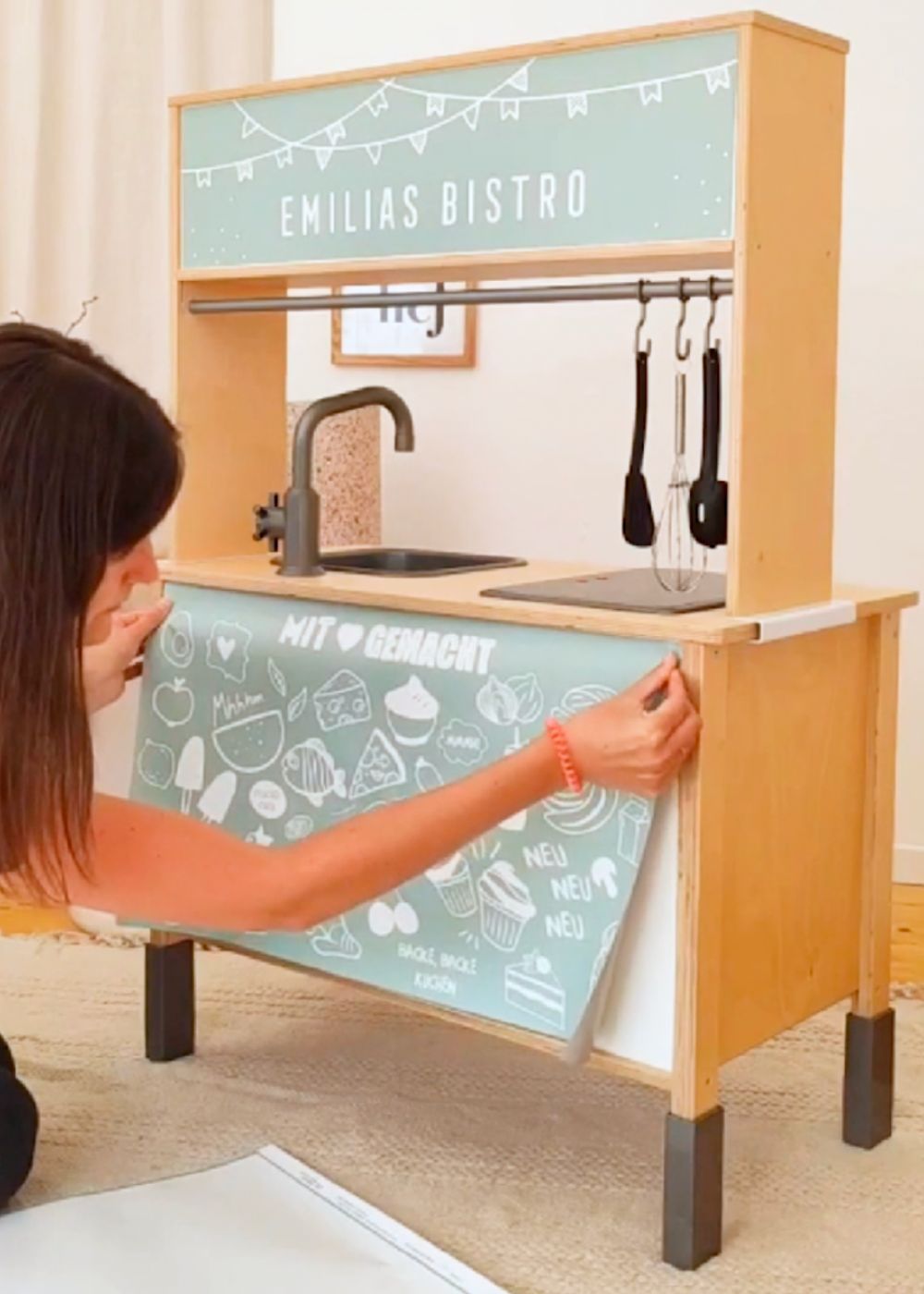 Anleitung Ikea Kinderküche Rückseite bekleben Anleitung Ikea Kinderküche Rückseite bekleben