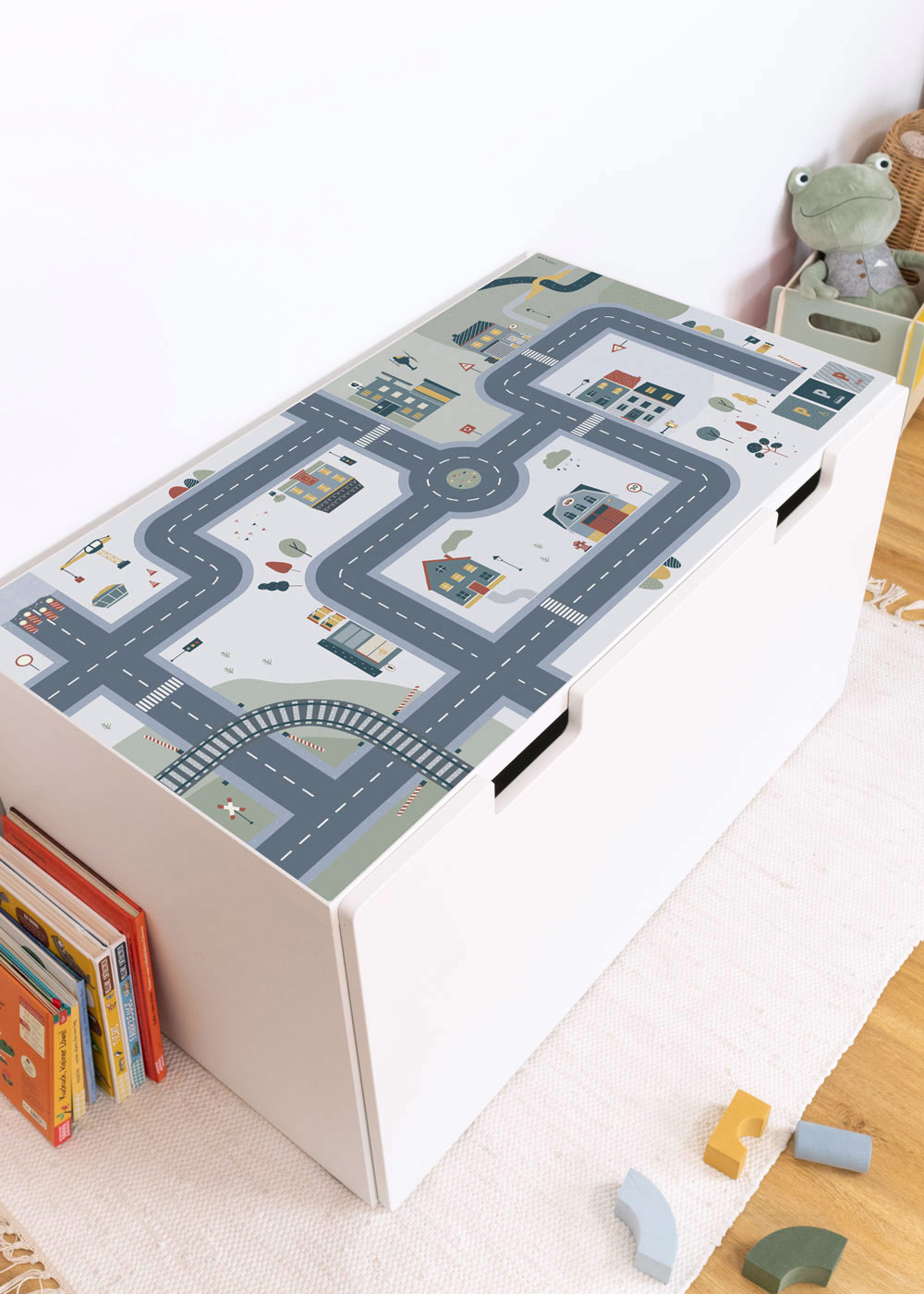 Ikea Stuva Kinderbank Bank mit Klebefolie mit Spielstraße Motiv von Limmaland verschönern