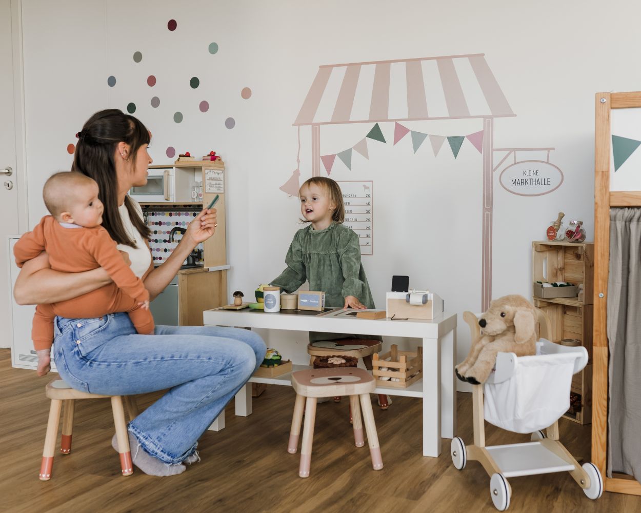 Kaufladenspiel mit Familie Kaufladenspiel mit Familie