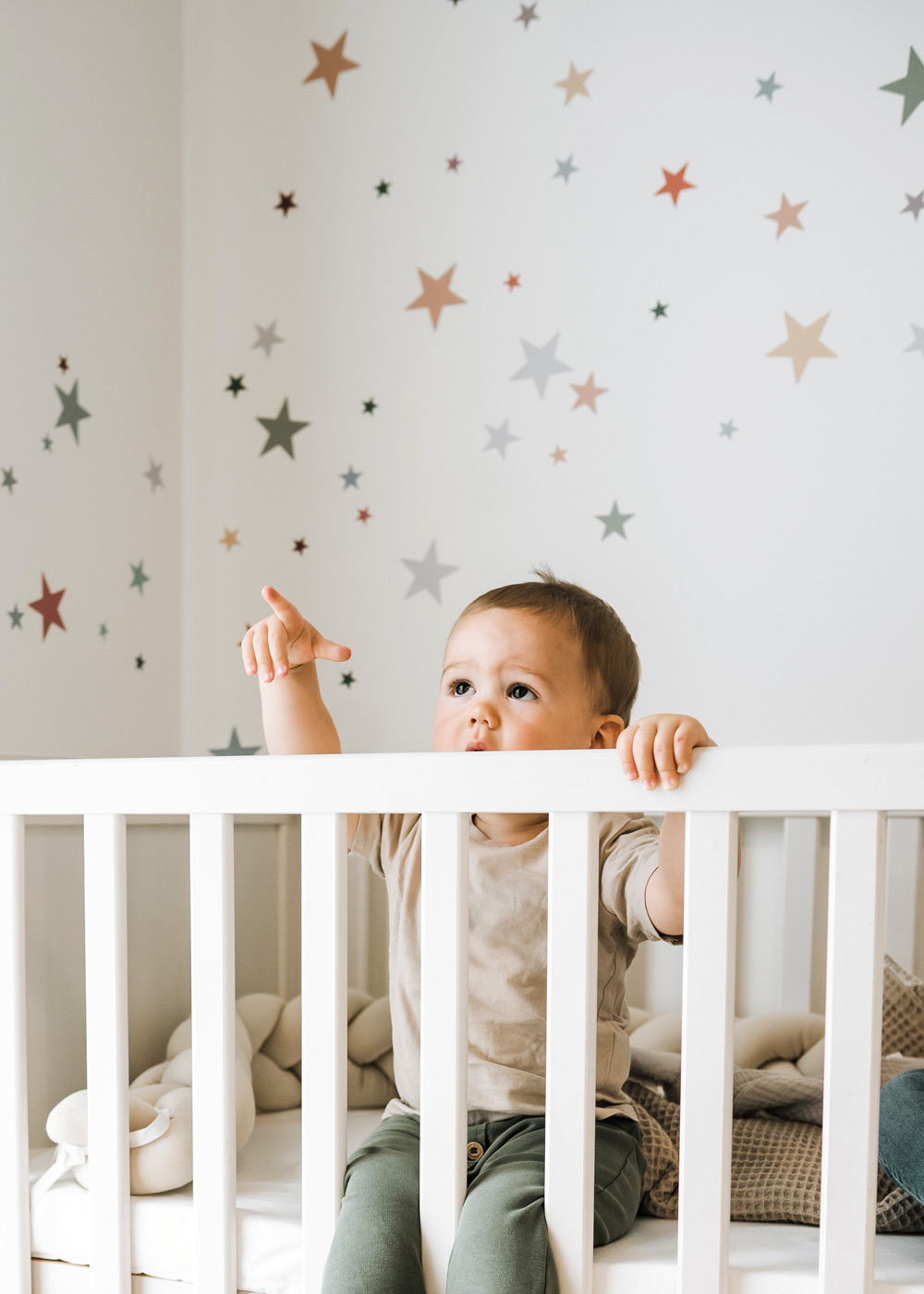 Wandsticker Sterne im Kinderbett