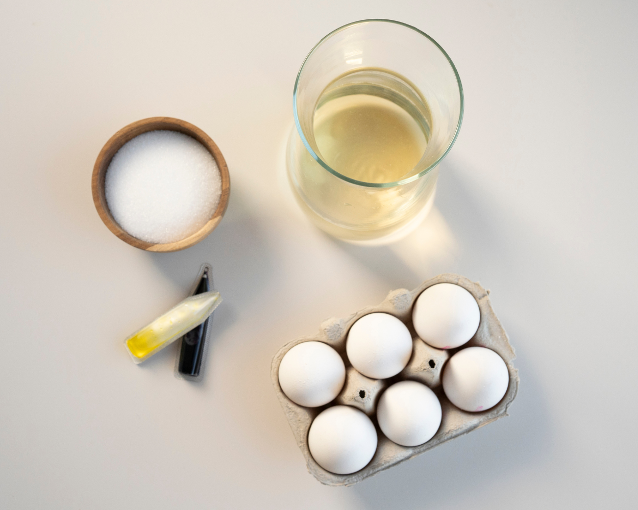 Ostereier Färben mit Glitzer Ostereier Färben mit Glitzer