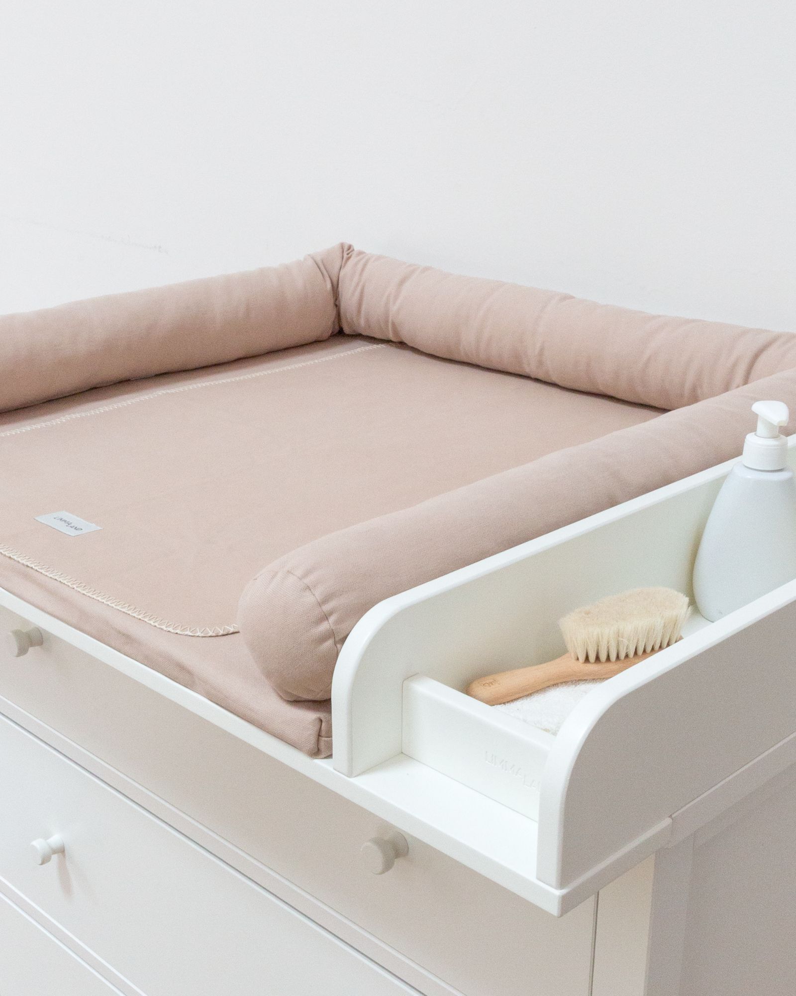 Kinderwaschtisch, Waschkommode, Wickeltischauflage, Wickelauflage, Pflegeutensilien