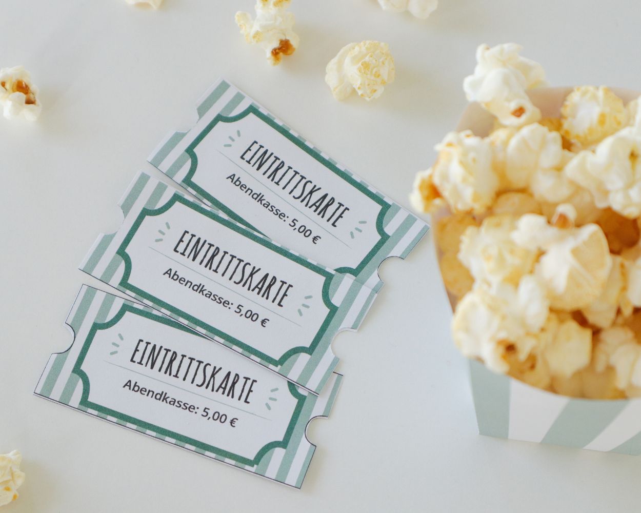 Eintrittskarten und Popcorntüten selber basteln - mit gratis Download