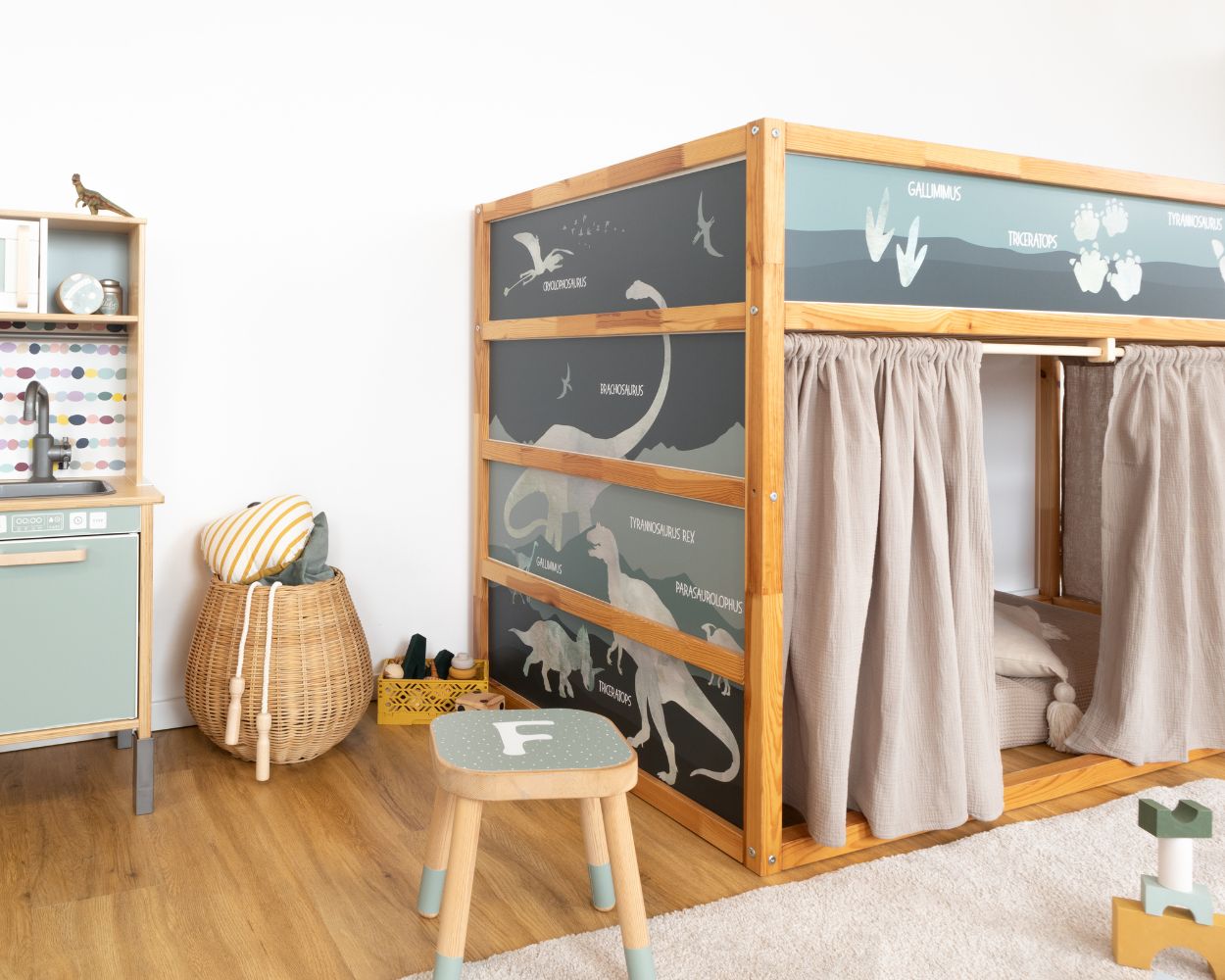 Kinderzimmer Kinderbett IKEA KURA Dino Kinderzimmer Kinderbett IKEA KURA Dino