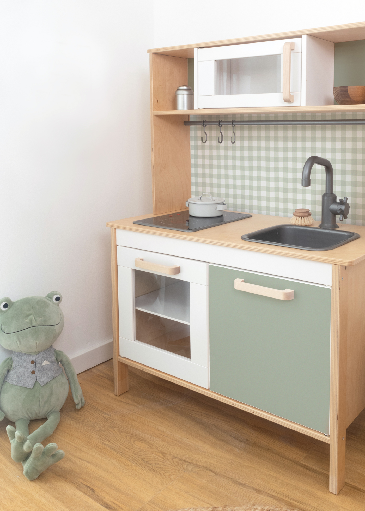 Schöne Folie für IKEA Duktig Küchenfronten in Eukalyptus Kinderfreundliche Dekofolie für IKEA Duktig Oberflächen Eukalyptus