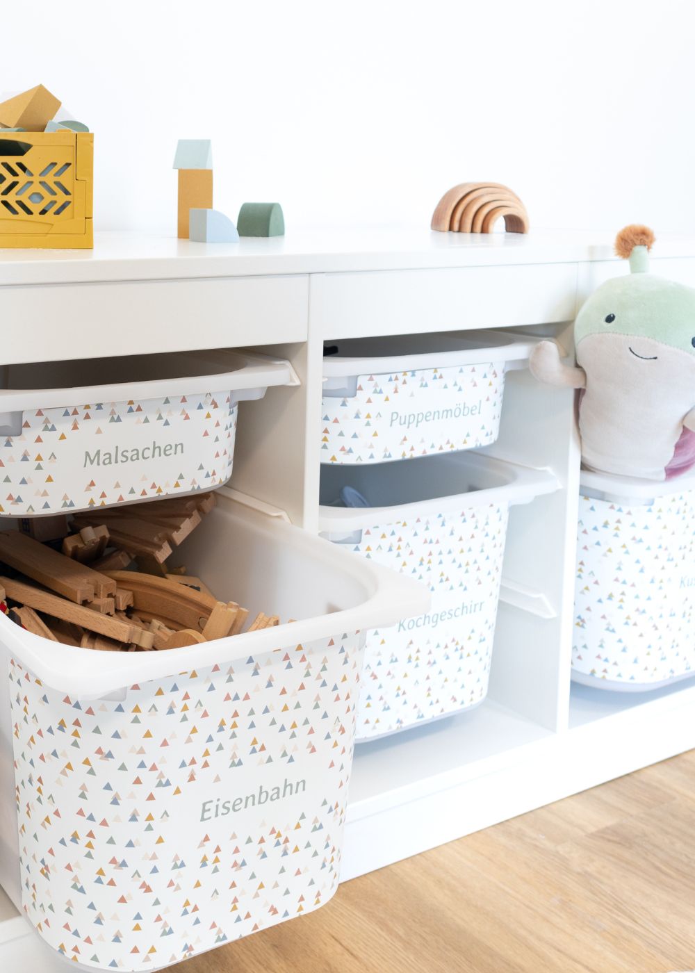 Personalisierte Sticker für Spielzeug-Aufbewahrung im IKEA Trofast Personalisierte Sticker für Spielzeug-Aufbewahrung im IKEA Trofast