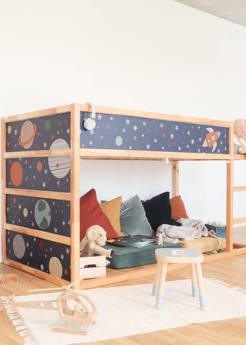 klebefolie ikea kura hochbett planeten 5er set 00