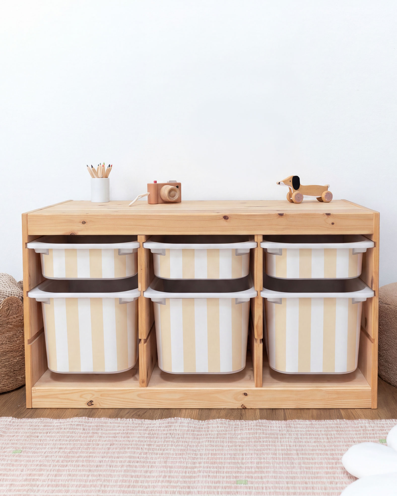 Kunststoffboxen, Aufbewahrungsboxen, Aufbewahrungssystem, Holzregal, Kinderzimmer
