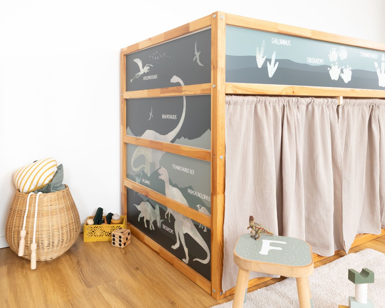 IKEA KURA Hochbett Kinderzimmer Jungen Dinos IKEA KURA Hochbett Kinderzimmer Jungen Dinos