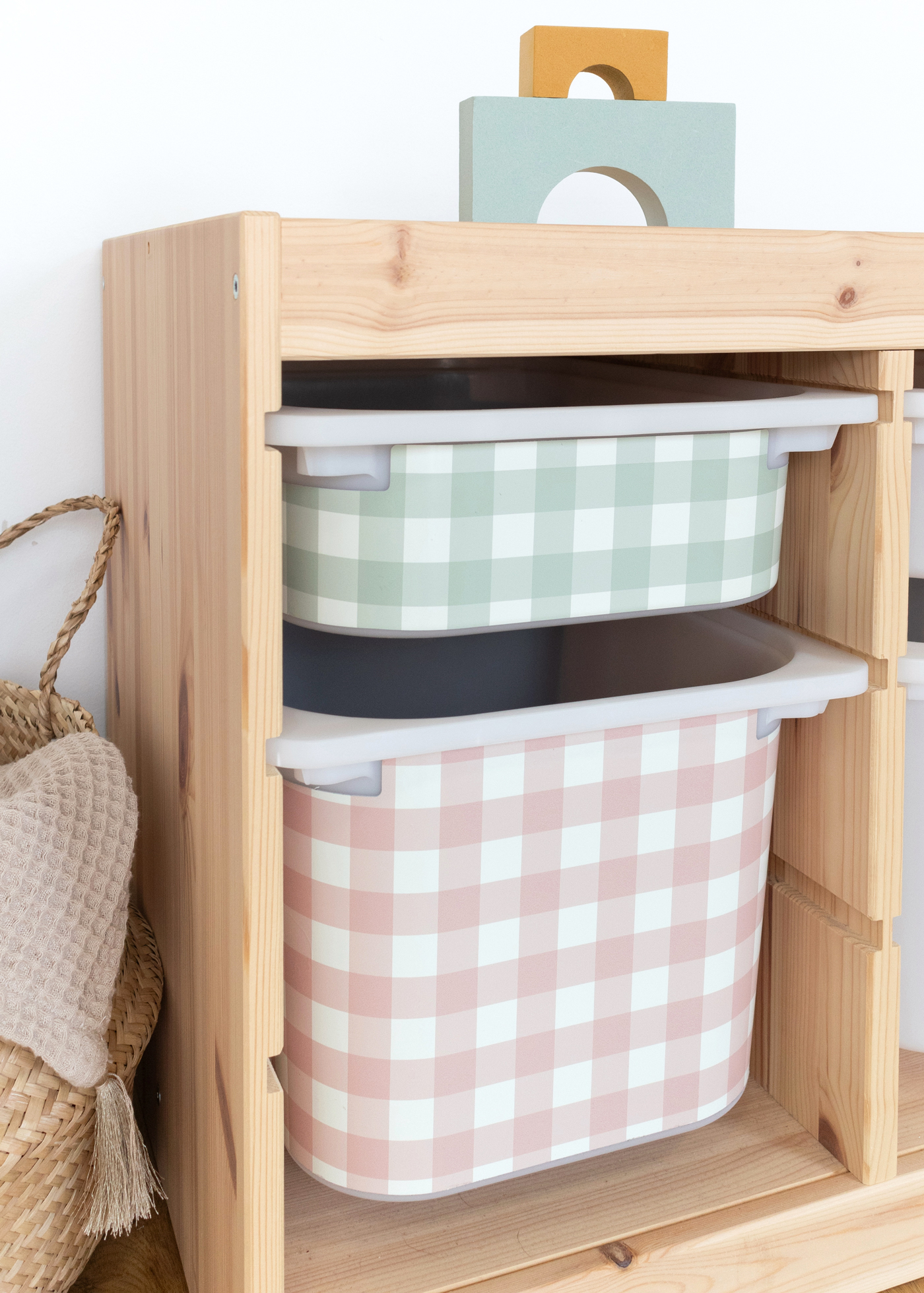 Modernes Karomuster auf IKEA TROFAST Boxen Karomuster für IKEA TROFAST Boxen im Kinderzimmer