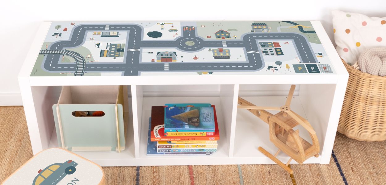IKEA Kallax Spieltisch mit Zubehör IKEA Kallax Spieltisch mit Zubehör