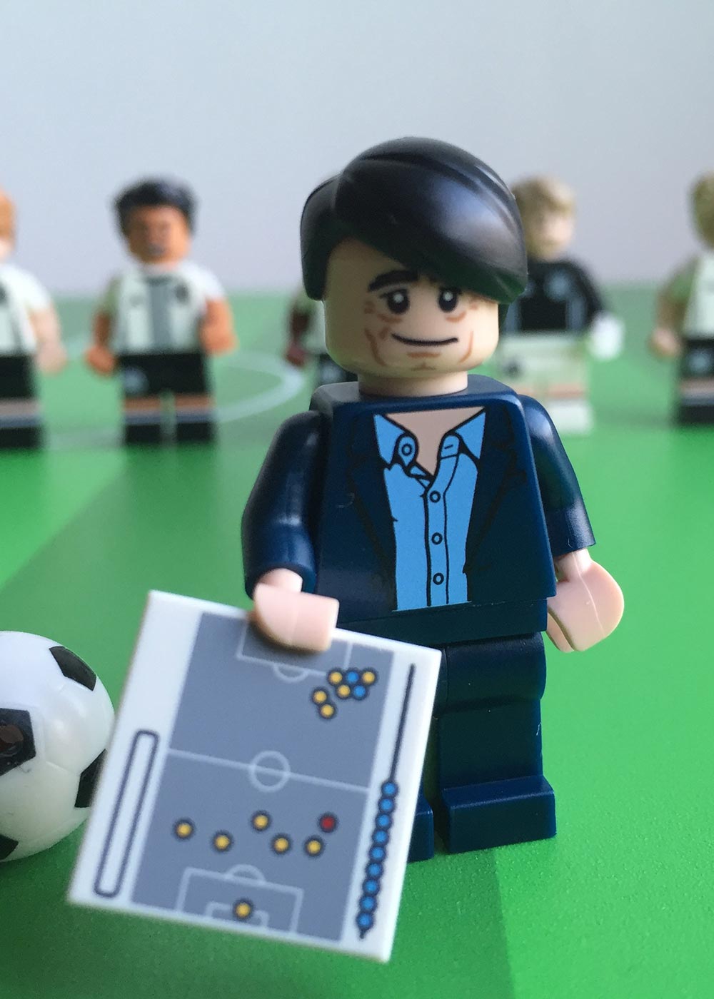 Ikea Pahl Kinderschreibtisch Fussballfeld grün  Teilansicht Schiri