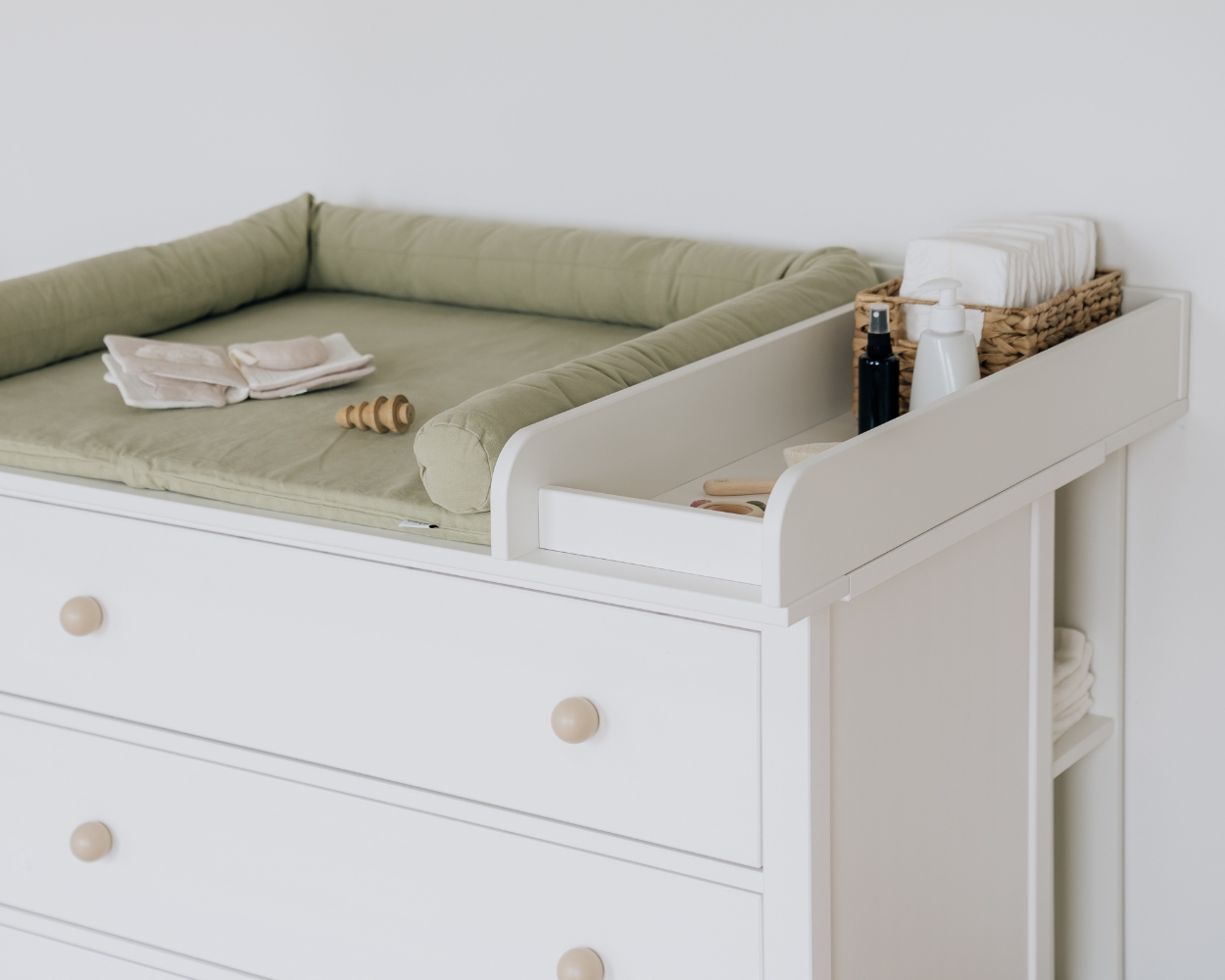 Ordnung an der Wickelkommode mit IKEA Boxen und Körben Ordnung an der Wickelkommode mit IKEA Boxen und Körben