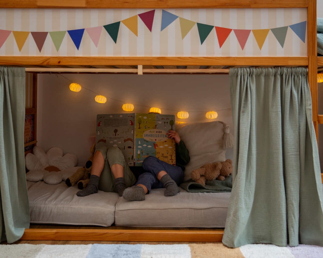 Vorhänge für das KURA Bett Vorhänge für das KURA Bett