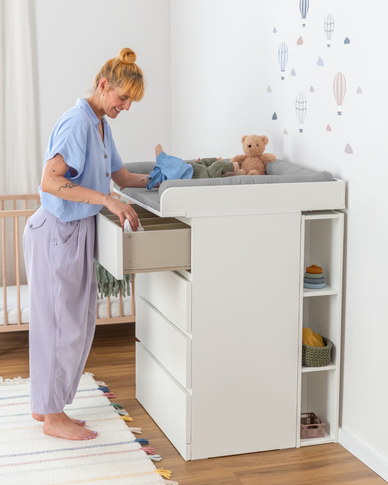 Kleiderschrank, Wickelkommode, Wickeltisch, Wende-Tisch, Babyzimmer