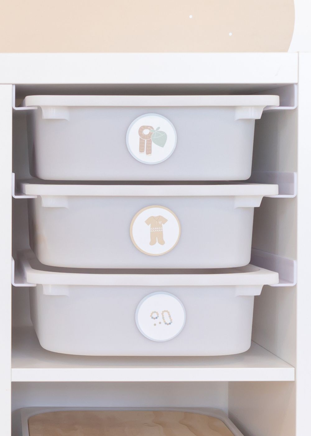 Trofast Ordnungsboxen im Montessori Kleiderschrank