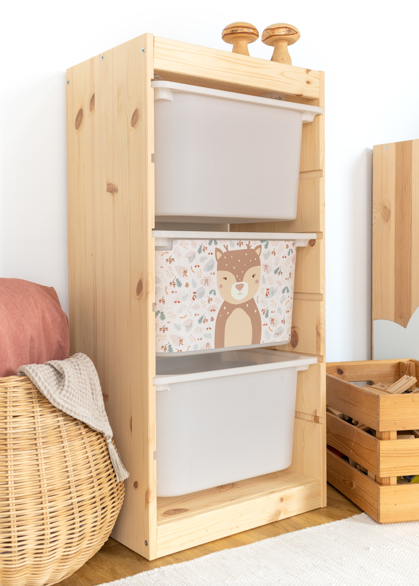 TROFAST Regal mit Reh-Motiv auf der Aufbewahrungsbox