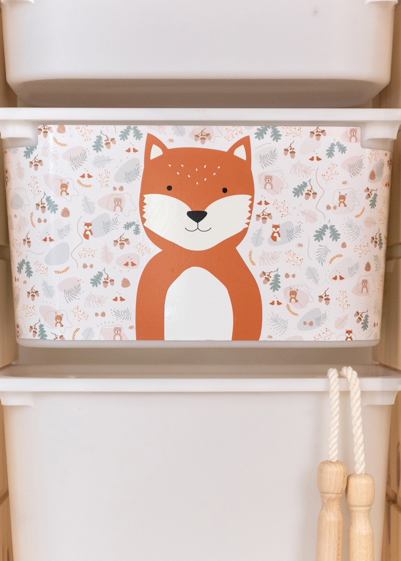 IKEA TROFAST Regal mit Aufbewahrungsbox, bedruckt mit einem Wald-Fuchs für das Kinderzimmer.