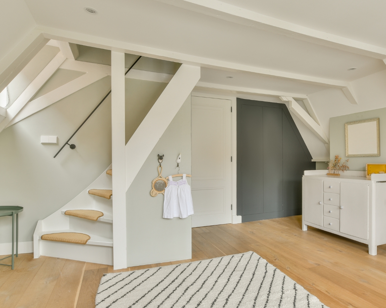 Babyzimmer mit Dachschräge gestalten