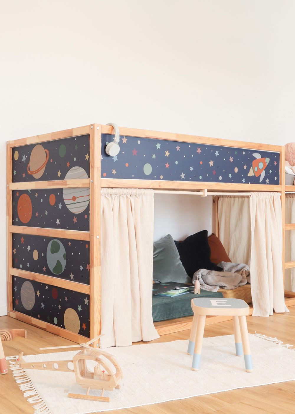 klebefolie ikea kura hochbett planeten 5er set 0