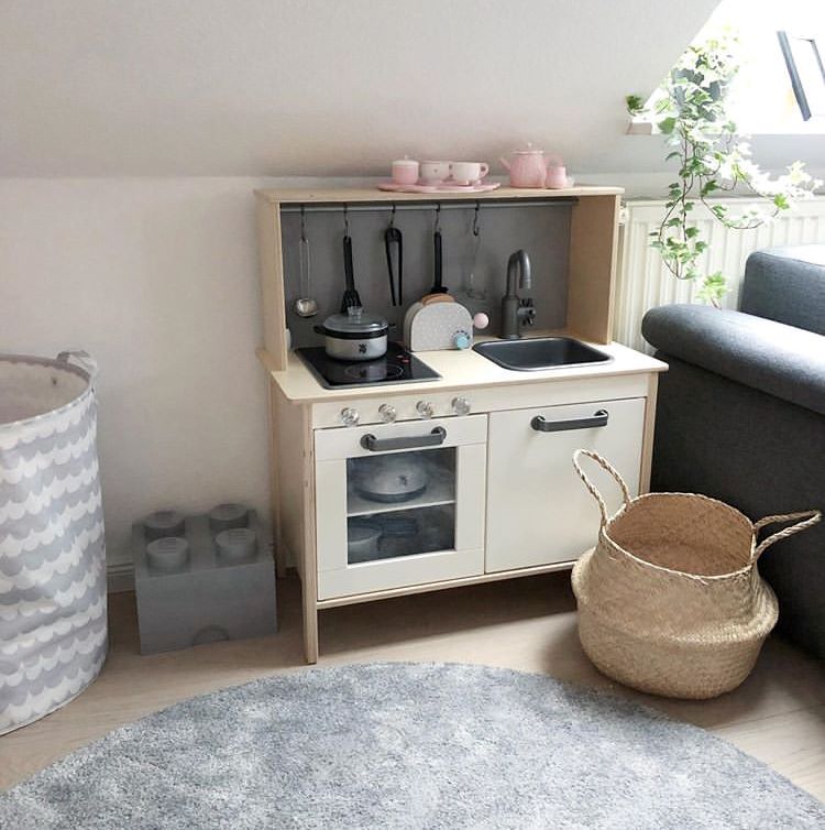 Kinderküche mit Dachschräge Kinderküche mit Dachschräge