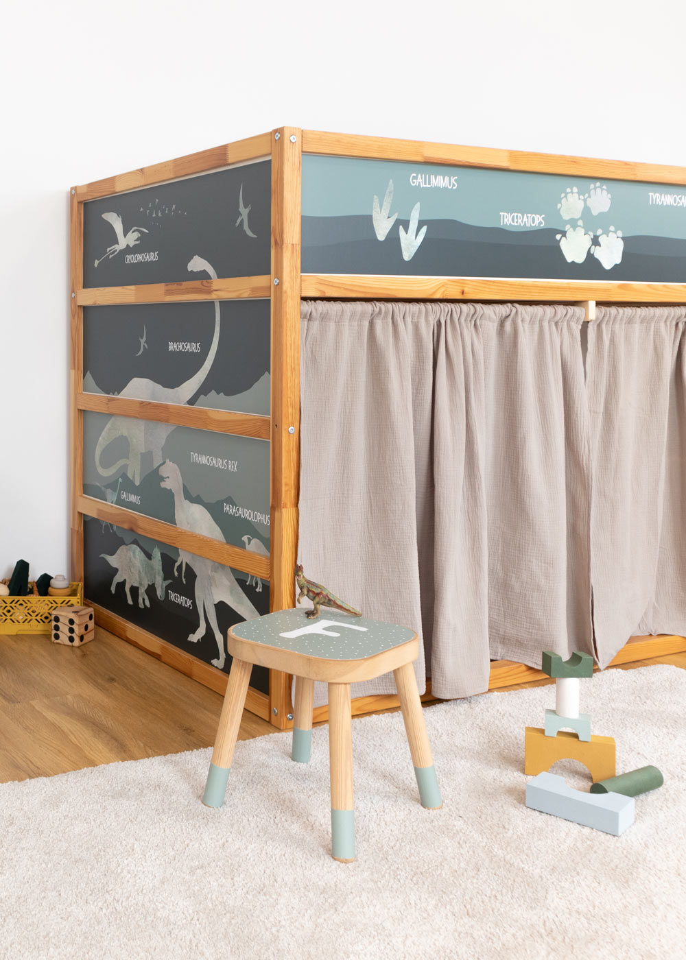 klebefolie ikea kura hochbett dinosaurier gruen 5